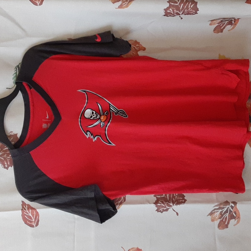 Women's Tampa Bay NFL Team T-shirt Size Large